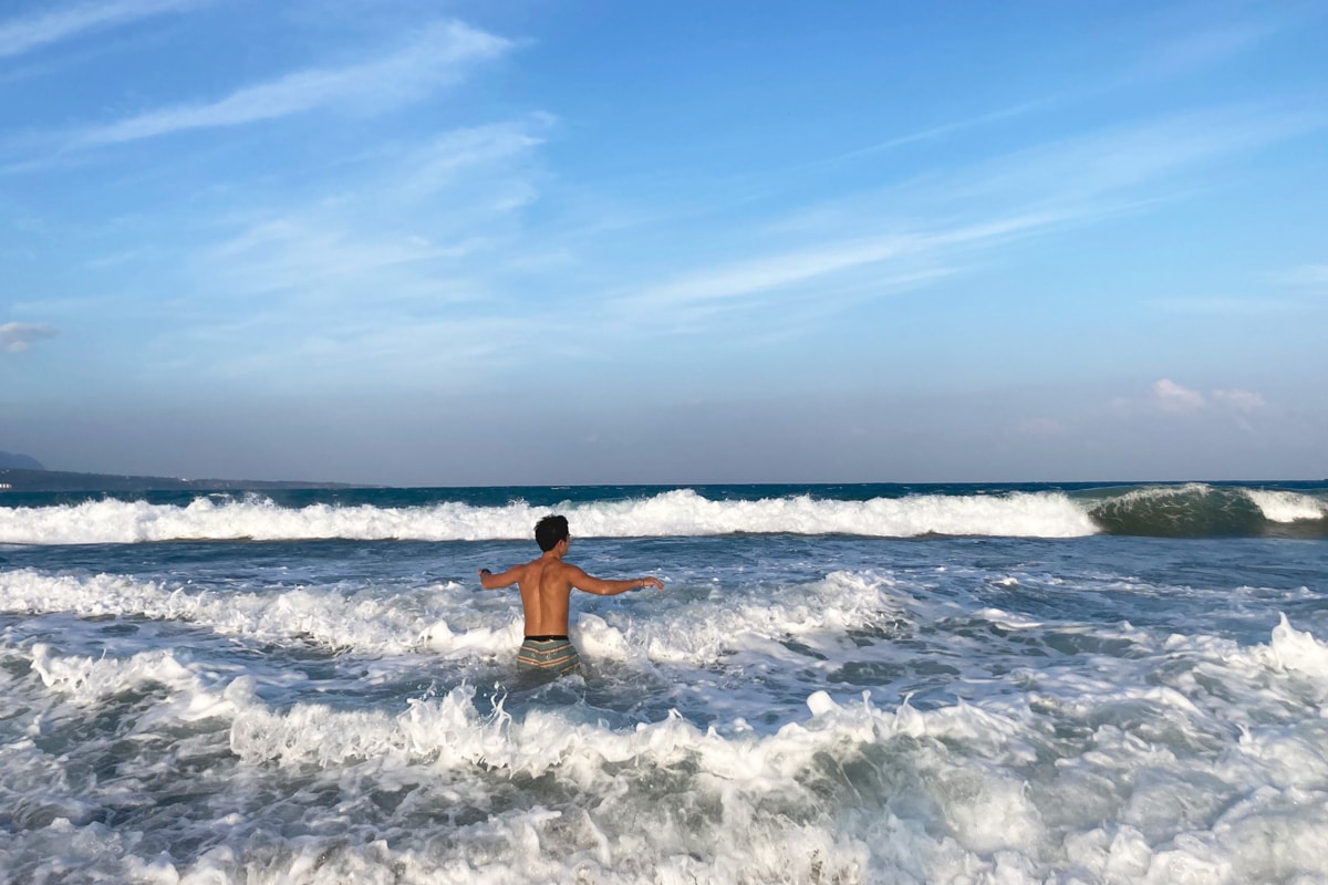 Messy waves, no surfing